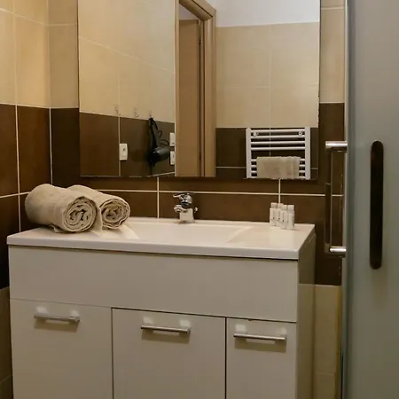 Capstay Avec Grande Terrasse Proche Aeroport Bastia - - Centre شقة لوسيانا