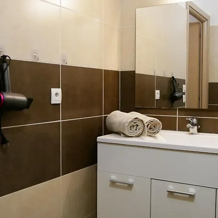 شقة Capstay Avec Grande Terrasse Proche Aeroport Bastia - - Centre