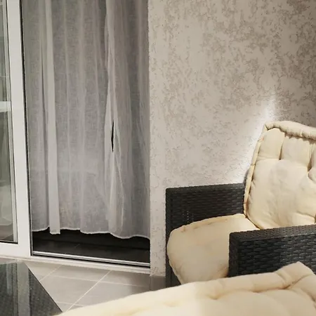 Capstay Avec Grande Terrasse Proche Aeroport Bastia - - Centre شقة *