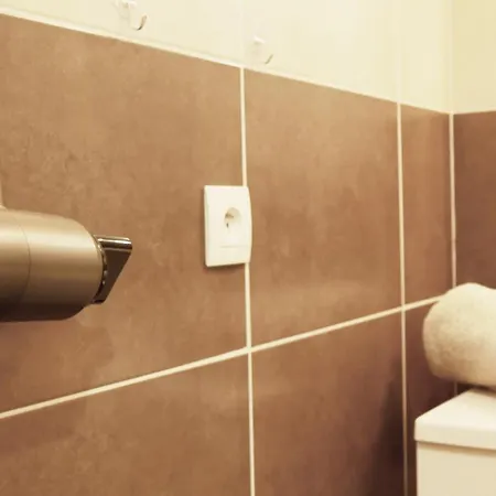 Capstay Avec Grande Terrasse Proche Aeroport Bastia - - Centre شقة لوسيانا